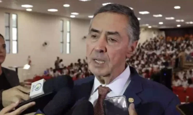 Denúncia contra Bolsonaro será julgada sem visão politizada, diz Barroso…